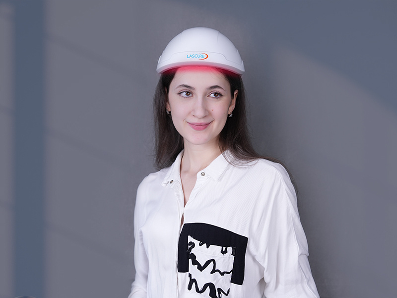 Hubei YJT Tech presenta el casco de crecimiento del cabello láser más potente, 552 diodos, superando a los competidores